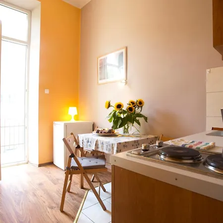 Townhouse شقة