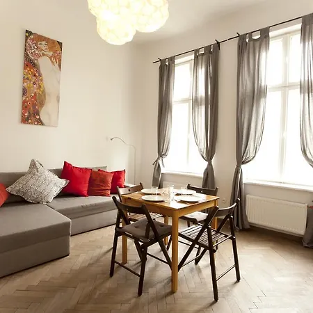 Апартаменты Townhouse *